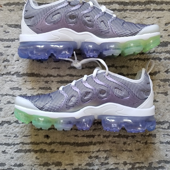 vapormax plus grid print